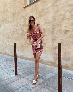 Iris Mittenaere feet photo thumbnail