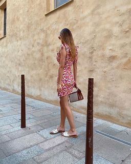 Iris Mittenaere feet photo thumbnail