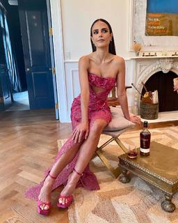 Jordana Brewster feet photo thumbnail