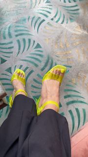 Duygu Özaslan feet photo thumbnail