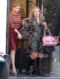 Michelle Williams feet photo thumbnail