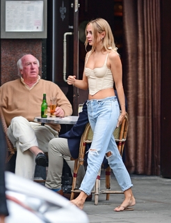 Kimberley Garner feet photo thumbnail
