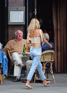Kimberley Garner feet photo thumbnail