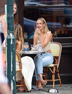 Kimberley Garner feet photo thumbnail