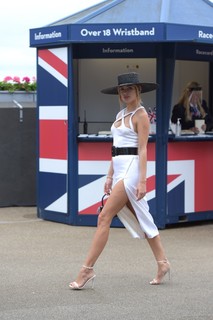 Kimberley Garner feet photo thumbnail