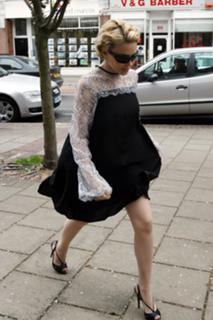 Kylie Minogue feet photo thumbnail