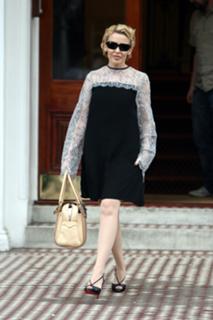 Kylie Minogue feet photo thumbnail