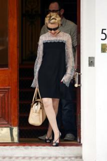 Kylie Minogue feet photo thumbnail