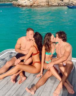 Olivia Culpo feet photo thumbnail