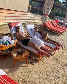 Olivia Culpo feet photo thumbnail