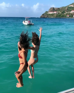 Olivia Culpo feet photo thumbnail