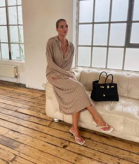 Rosie Huntington-Whiteley feet photo thumbnail