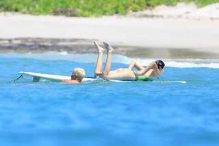 Kendall Jenner feet photo thumbnail