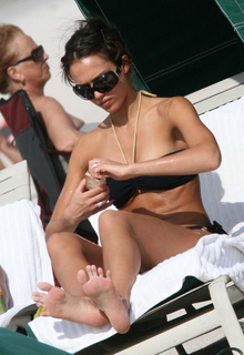 Jessica Alba feet photo thumbnail