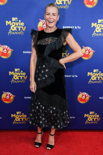 Chelsea Handler feet photo thumbnail