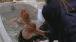 Julie Bowen feet photo thumbnail