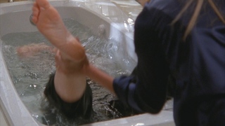 Julie Bowen feet photo thumbnail