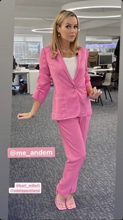 Amanda Holden feet photo thumbnail