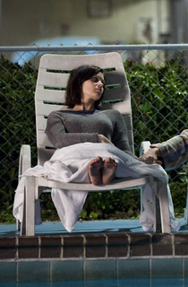 Emily Blunt feet photo thumbnail