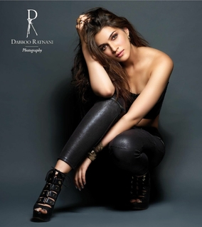 Kriti Sanon feet photo thumbnail