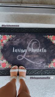 Larissa Manoela feet photo thumbnail