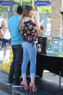 Sofía Vergara feet photo thumbnail