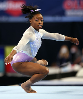 Simone Biles feet photo thumbnail