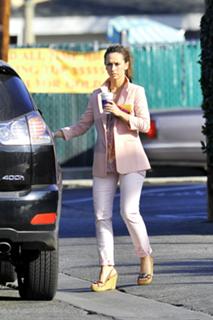 Jennifer Love Hewitt feet photo thumbnail