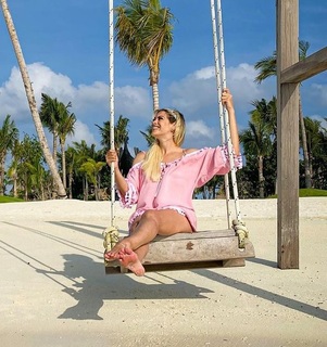 Renata Fan feet photo thumbnail