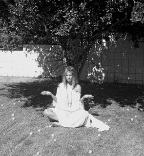 Delta Goodrem feet photo thumbnail