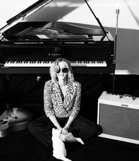 Delta Goodrem feet photo thumbnail