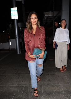 Jessica Alba feet photo thumbnail