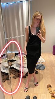Elle Fanning feet photo thumbnail