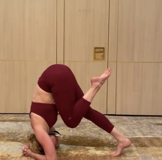 Amber Heard feet photo thumbnail