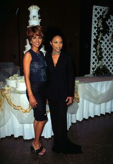 Halle Berry feet photo thumbnail