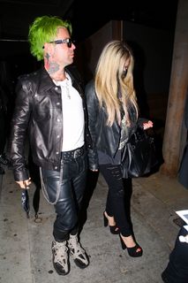 Avril Lavigne feet photo thumbnail