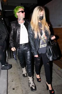 Avril Lavigne feet photo thumbnail