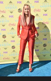 Rita Ora feet photo thumbnail