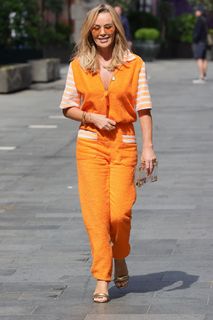 Amanda Holden feet photo thumbnail