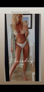Victoria Silvstedt feet photo thumbnail