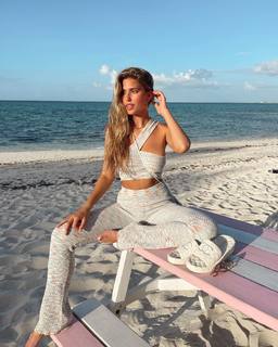 Kara Del Toro feet photo thumbnail