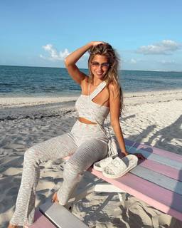 Kara Del Toro feet photo thumbnail