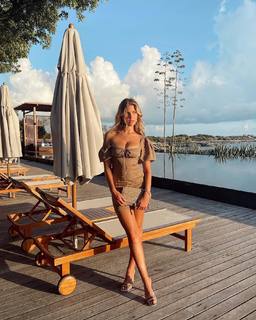 Kara Del Toro feet photo thumbnail