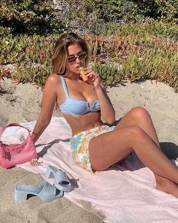 Kara Del Toro feet photo thumbnail