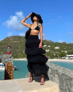 Olivia Culpo feet photo thumbnail