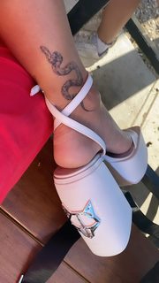 Vanessa Hudgens feet photo thumbnail