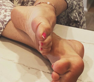 Kate Hudson feet photo thumbnail