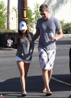 Ashley Tisdale feet photo thumbnail