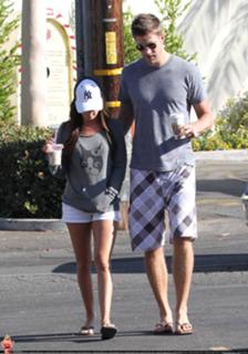 Ashley Tisdale feet photo thumbnail