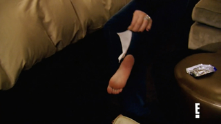Khloé Kardashian feet photo thumbnail